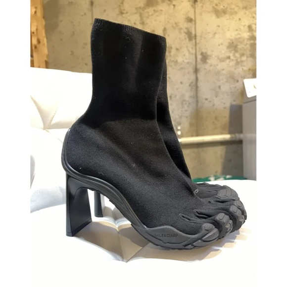 Balenciaga x Vibram Toe Boots - Picture 6 of 7